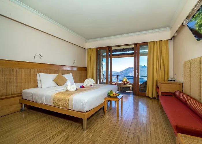 Lakeview And Restaurant ホテル 3*